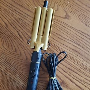 Triple barrel waver iron
